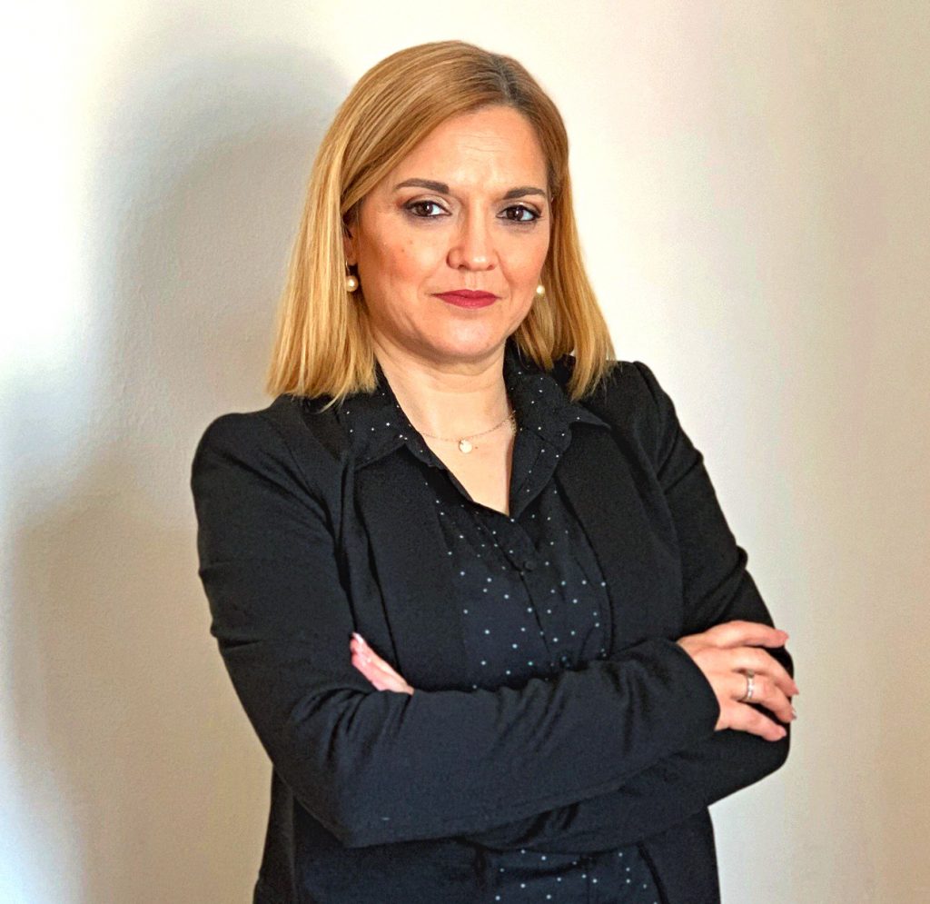 Nuria Navarro, recepción y administración de Talleres Ernesto